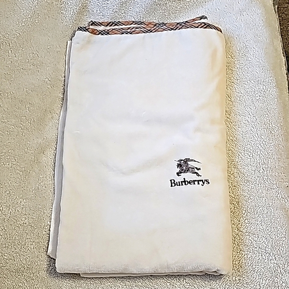 ❣️Burberrys Blanket❣️ - Picture 2 of 11